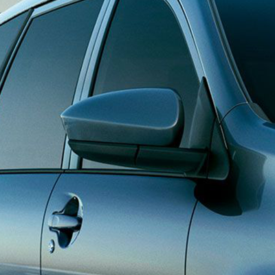 Espejos exteriores. 
 Avanza cuenta con espejos retrovisores exteriores del color de la carrocería, con control interior eléctrico y abatibles manualmente.